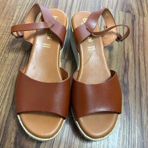 Bertuchi brown white real leather wedges sandals size 40 9
